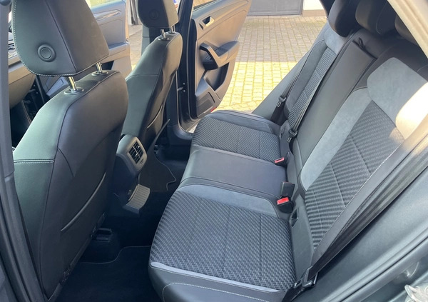 Volkswagen T-Roc cena 105000 przebieg: 58830, rok produkcji 2019 z Turek małe 379